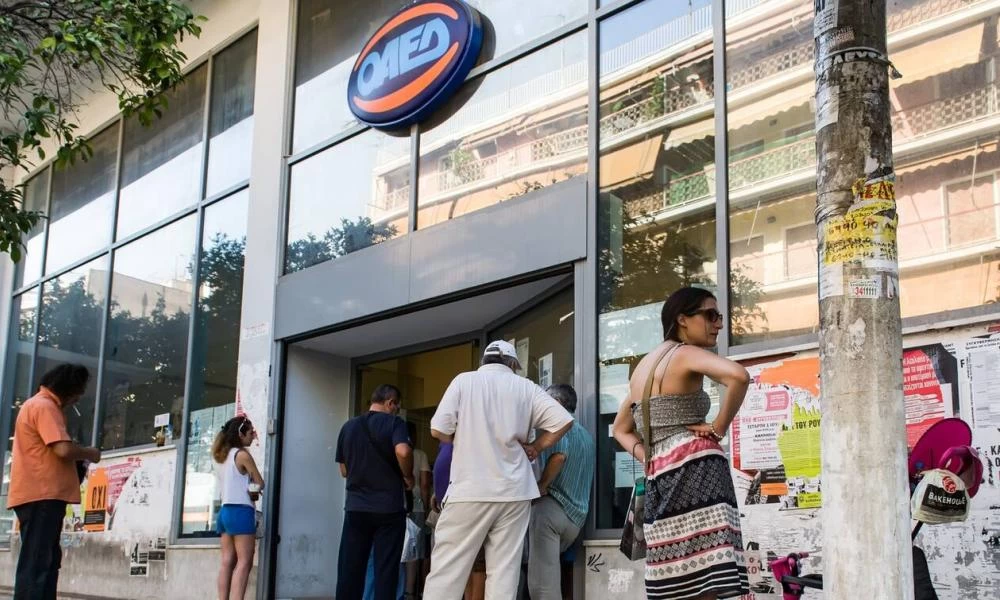 Θεσμοθετείται μισθός 200 ευρώ για τους μακροχρόνια ανέργους